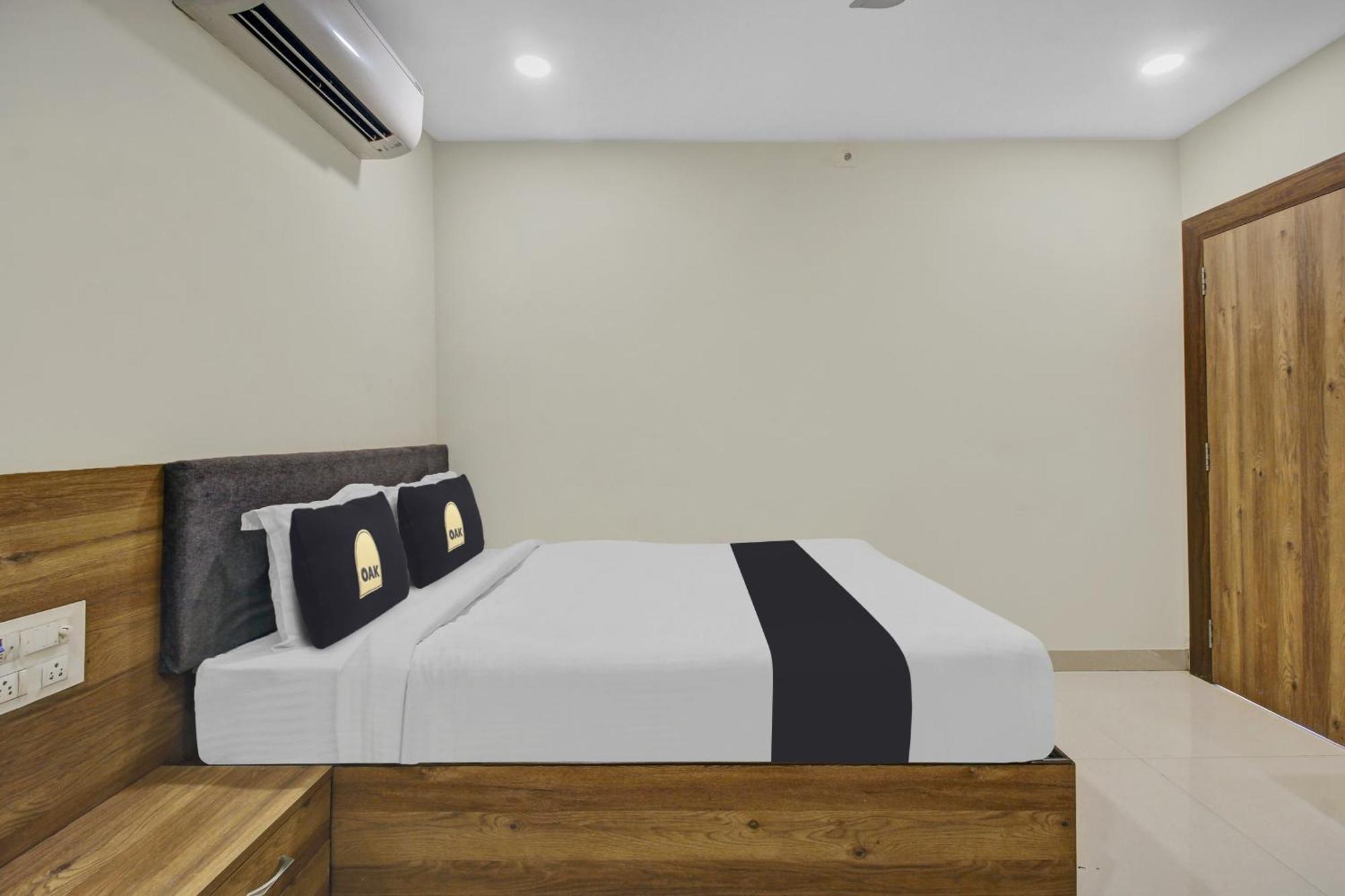 Collection O Hotel Swagath Pride Mancherāl Extérieur photo