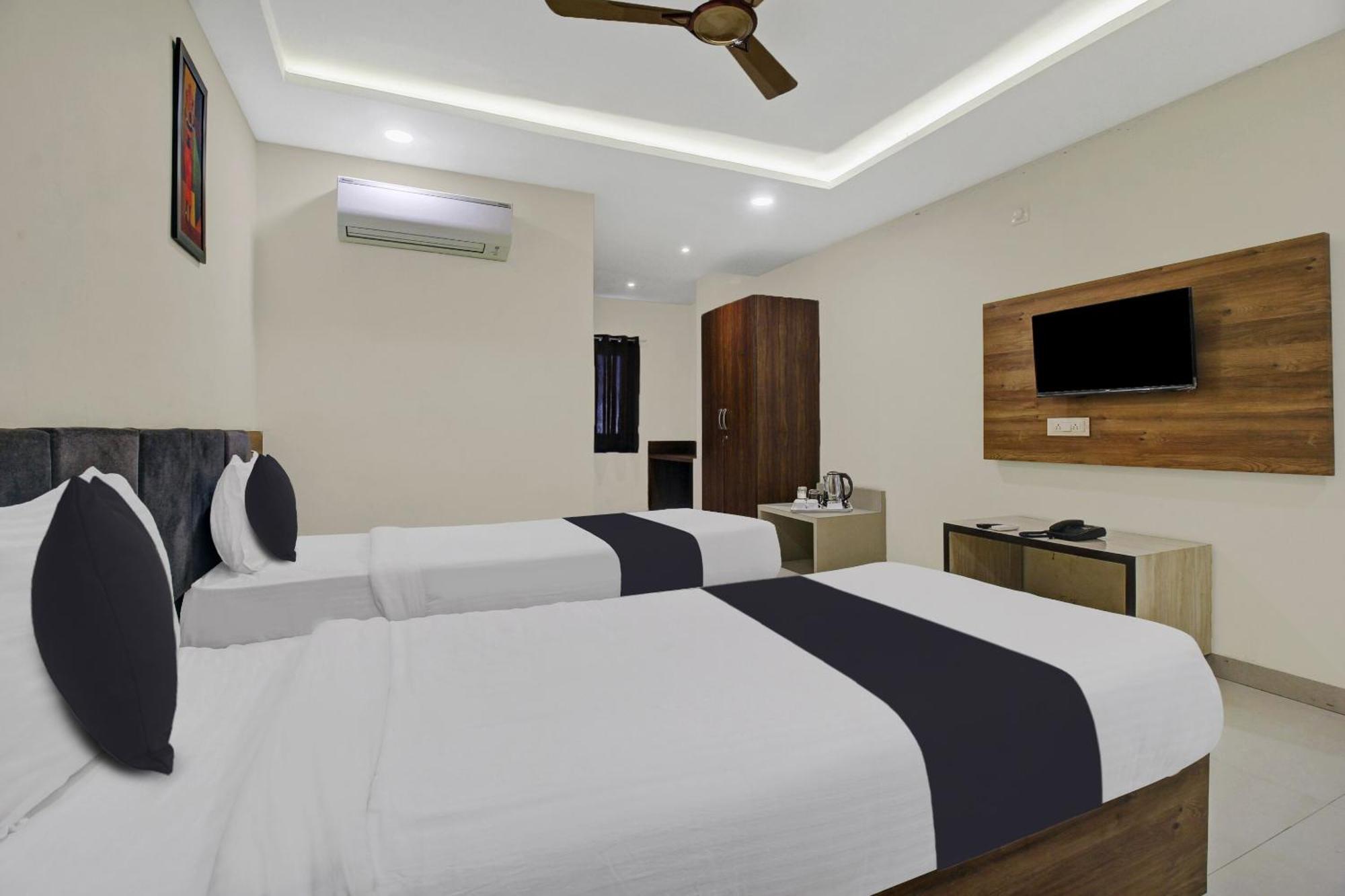 Collection O Hotel Swagath Pride Mancherāl Extérieur photo
