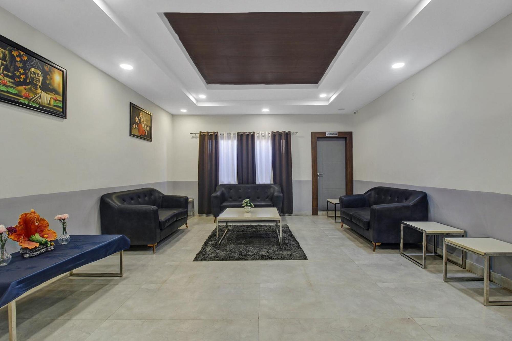 Collection O Hotel Swagath Pride Mancherāl Extérieur photo